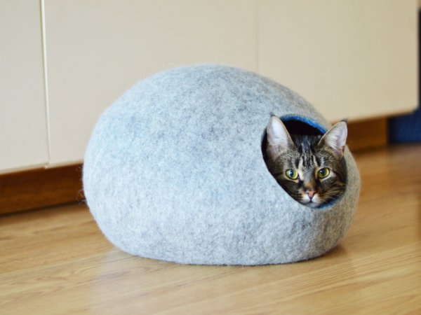 Cat bed made of wool 2