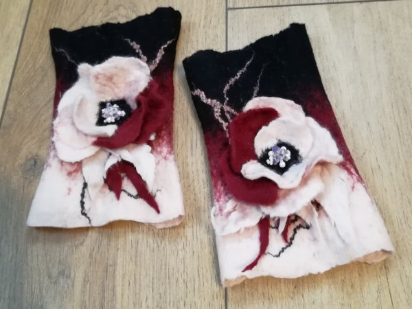Veltos riešinės "puošniosios" - Wristlets