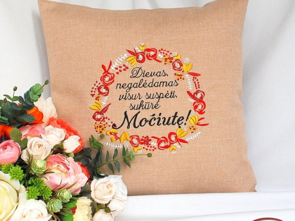 Dovana močiutei - siuvinėta dekoratyvinė pagalvėlė - Pillows