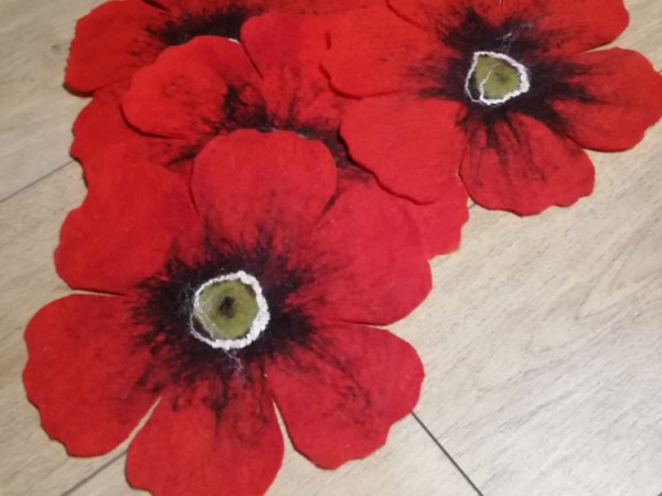 Veltos servetėlės"Raudoni žiedai" - Tablecloths & napkins