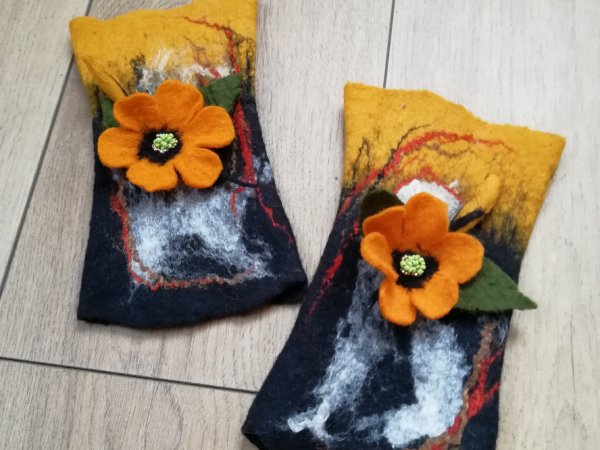 Veltos riešinės "Medetkos" - Wristlets