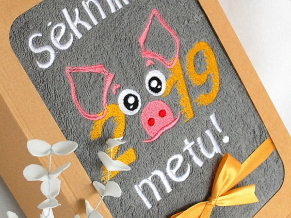 Sėkmingų 2019 kiaulės metų! - siuvinėtas rankšluostis 2