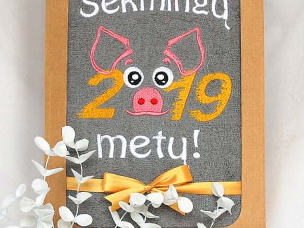 Sėkmingų 2019 kiaulės metų! - siuvinėtas rankšluostis - Needlework