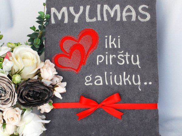 Siuvinėtas chalatas su raudonomis širdimis 2