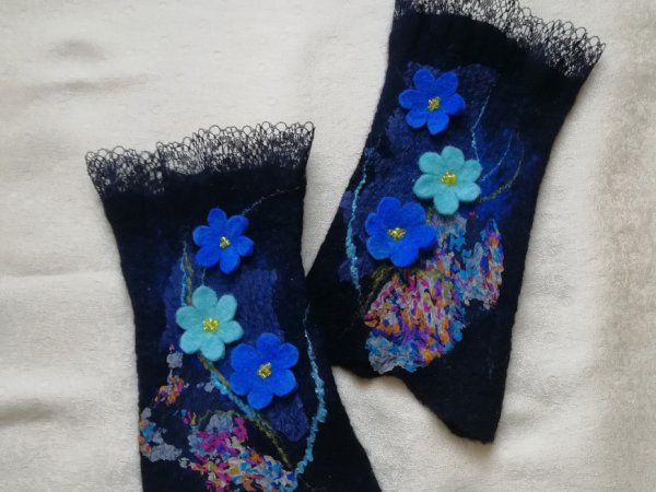 Veltos riešinės "Pavasarėjant" - Wristlets