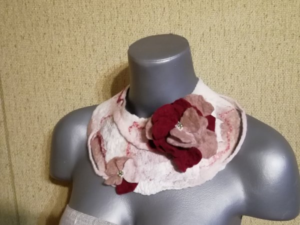 Veltas papuošalas "Aurora" iš 2019 metų kolekcijos - Necklaces