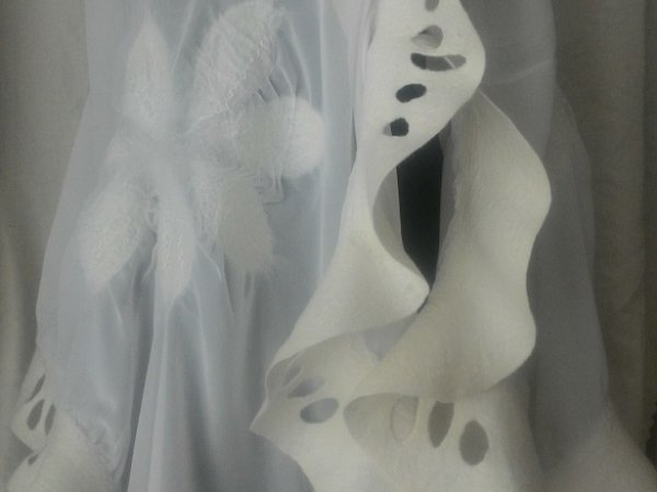 Elegant wight felted scarf 2