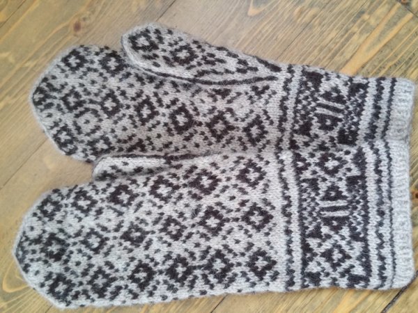 Rastuotos pirstines,rudu atspalviu - Gloves & mittens
