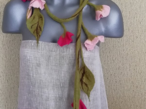 Veltas papuošalas,"Piliarožės" 3