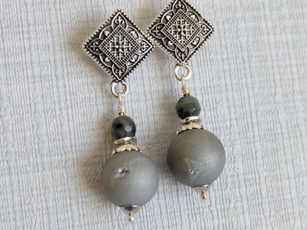Auskarai "Pilka elegancija..." - Earrings