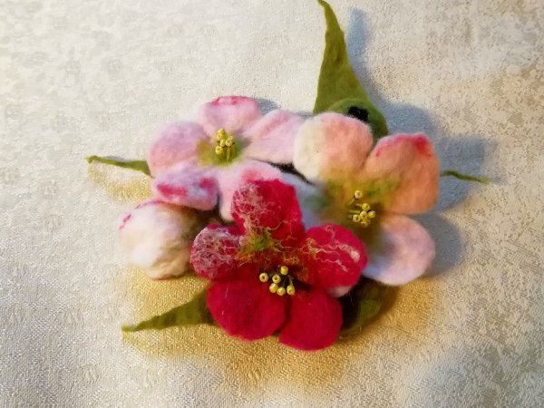Velta sagė "Pavasario žiedai" - Brooches