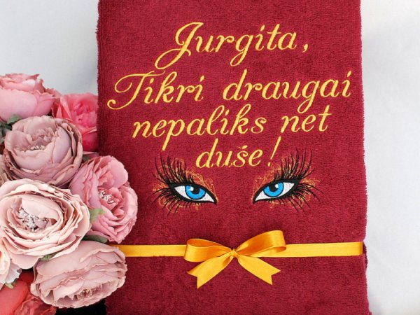 Siuvinėtas chalatas draugei 2