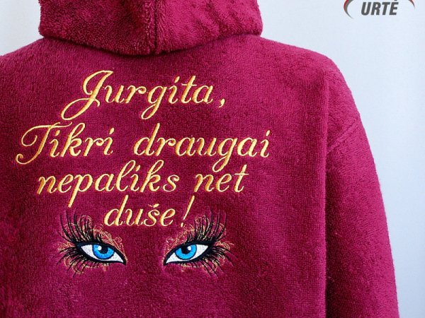 Siuvinėtas chalatas draugei 1