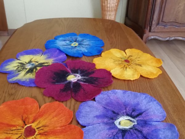 Veltos servetėlės "Našlaitės" - Tablecloths & napkins