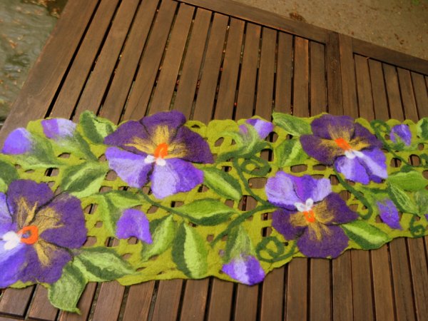 Veltas stalo takelis ,,VIOLETINĖS NAŠLAITĖS ,, 2