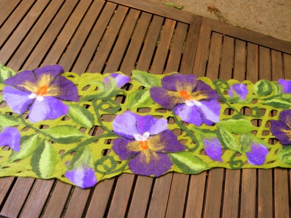 Veltas stalo takelis ,,VIOLETINĖS NAŠLAITĖS ,, - Tablecloths & napkins