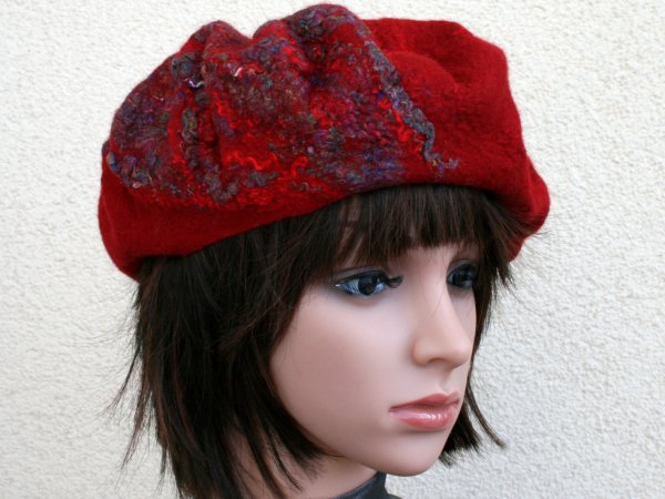Velta beretė ,,RAUDONA ,, 3