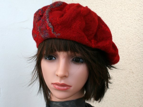Velta beretė ,,RAUDONA ,, - Hats