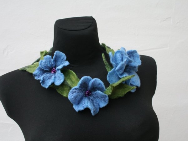 Veltas kaklo papuošalas ,,DANGAUS ŽIEDAI ,, - Necklaces
