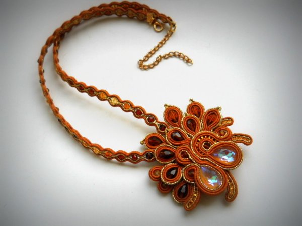 pakabukas "Karamelė" - Soutache