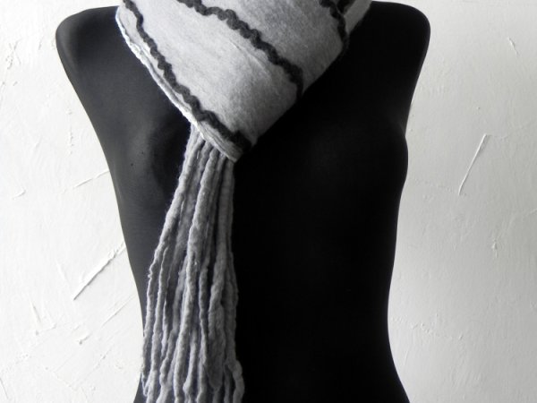 Veltas silko ir vilnos salikas sviesiai pilkos spalvos. - Scarves & shawls