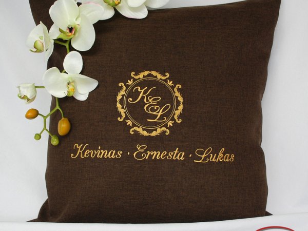 Dovana įkurtuvių proga - šeimos monograma - Pillows