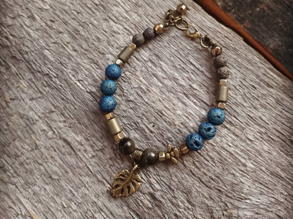 Lavos apsuptyje - Bracelets
