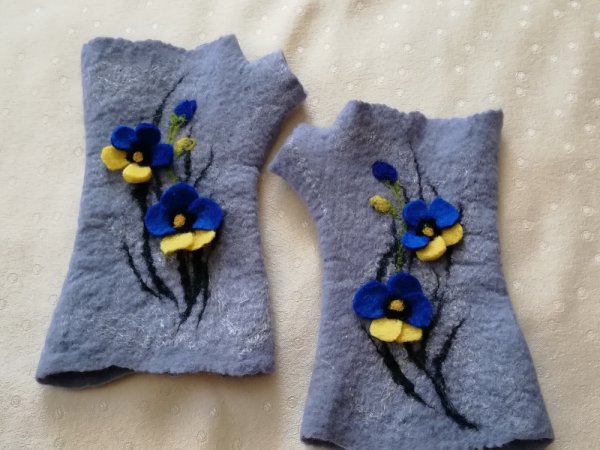 Riešinės "Puokštė našlaičių" - Wristlets
