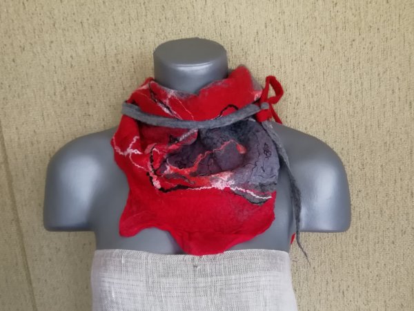 Veltas šalikas raudonos, pilkos spalvos su sage 2