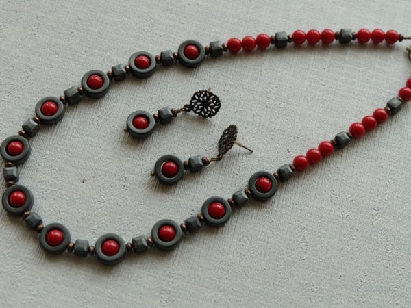 Set - Hematite & Coral Necklace & Earrings ... - Kits