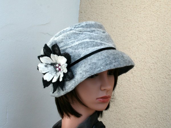Velta skrybelaitė  ,, PILKOJI  ELEGANCIJA ,, - Hats