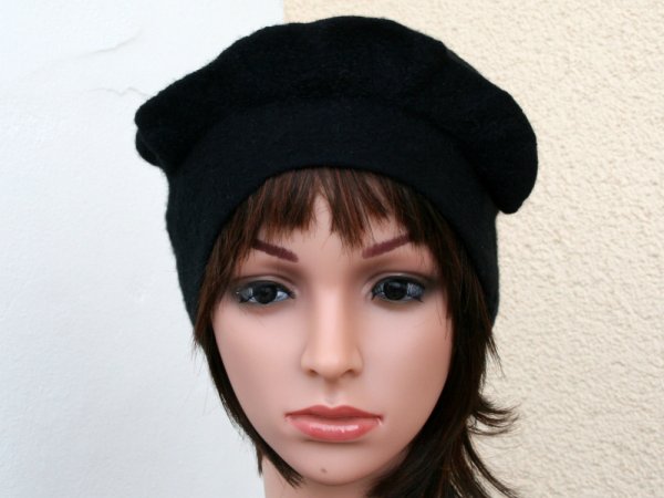 Velta kepuraitė ,,JUODA BANGA ,, - Hats