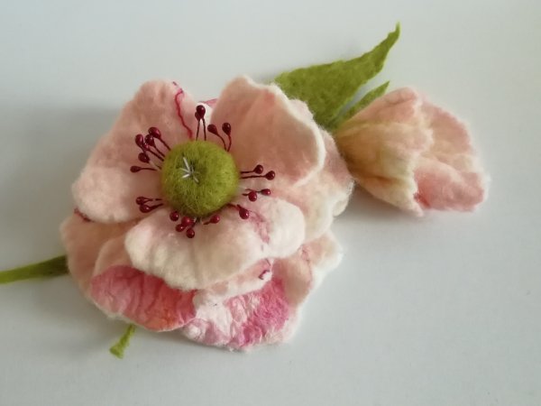 Velta gėlė "Rausva aguona" - Brooches