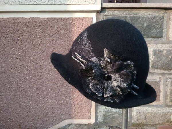 Skrybėlaitė - Hats