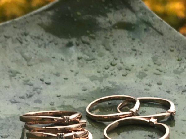 classic engagement ring with brilliant - Metal products