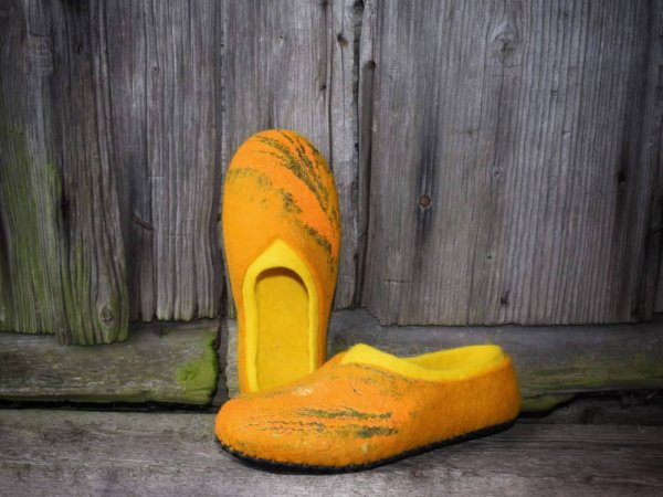 Geltonos punksnos - Shoes & slippers