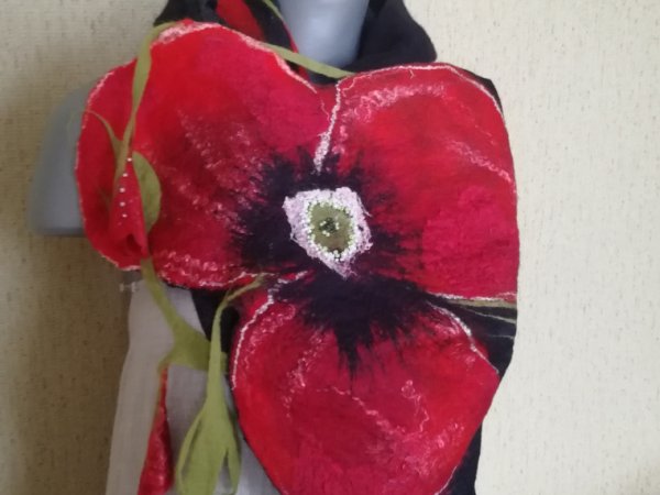 Veltas šalis su dideliu aguonos žiedu 3
