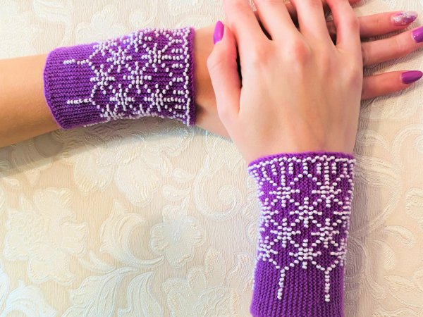 GP-916 Purple wrist with white seed beads 2