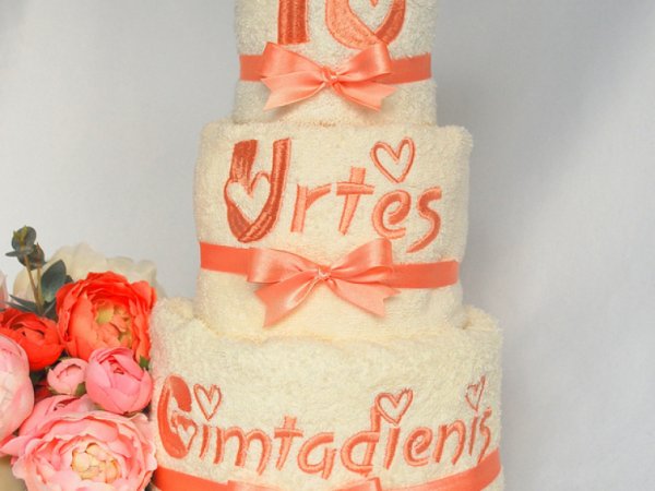 Tortas iš rankšluosčių - Aštuonioliktam gimtadieniui - Needlework