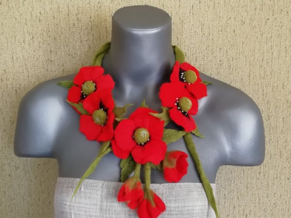 Veltinio papuošalas "Aguoninis" 2