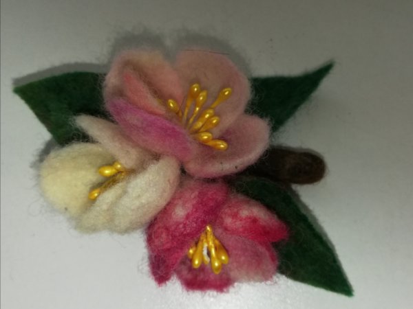 Pavasario žiedai - Brooches