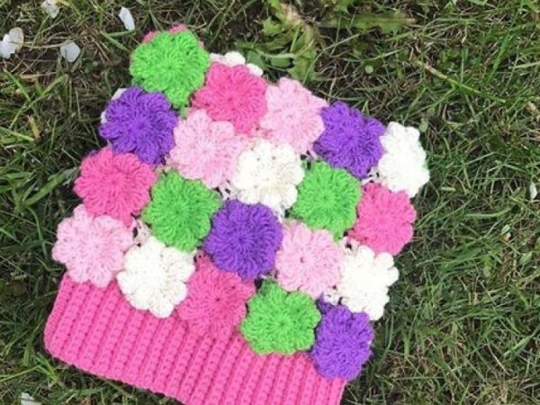Nerta kepurė iš gėlyčių - Hats 