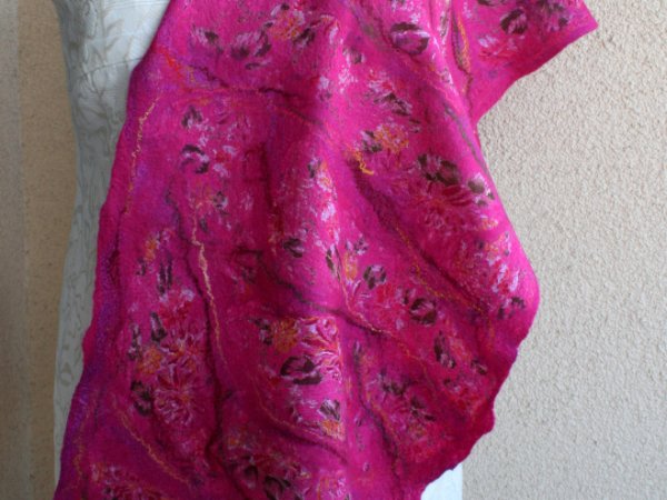Veltas šalikėlis ,,CILKLAMENAS ,, - Scarves & shawls