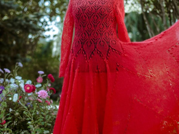 Raudonoji suknelė - Dresses