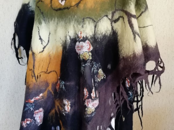 Velta skraistė "Rudeniu dabinasi gamta" - Wraps & cloaks