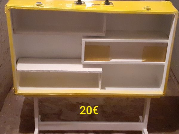 Cemodanas lentynele - For interior