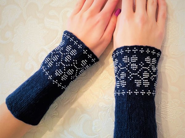 GP-1024 Tamsiai mėlynos spalvos riešinės - Wristlets