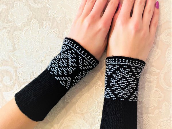 GP-1034 Juodos spalvos riešinės - Wristlets