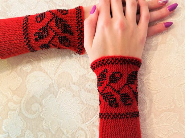 GP-1037 Raudonos spalvos riešinės - Wristlets