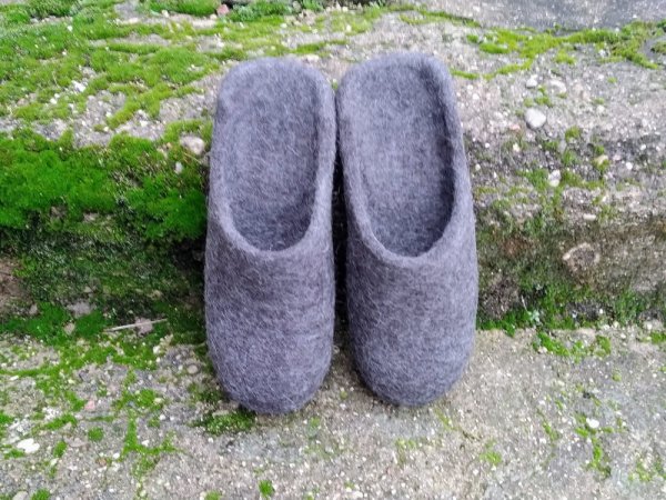 Juoduliukės veltinės tapkės - Shoes & slippers